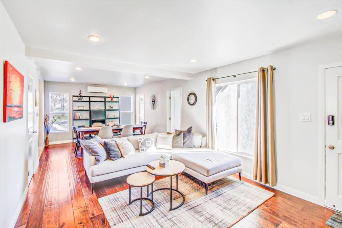 Modern 2-Bedroom Haven In The Heart Of La- Hud-Vp ลอสแอนเจลิส ภายนอก รูปภาพ