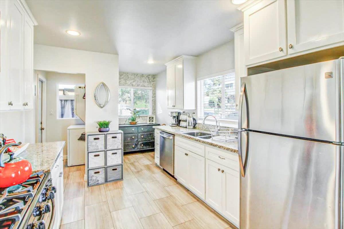 Modern 2-Bedroom Haven In The Heart Of La- Hud-Vp ลอสแอนเจลิส ภายนอก รูปภาพ